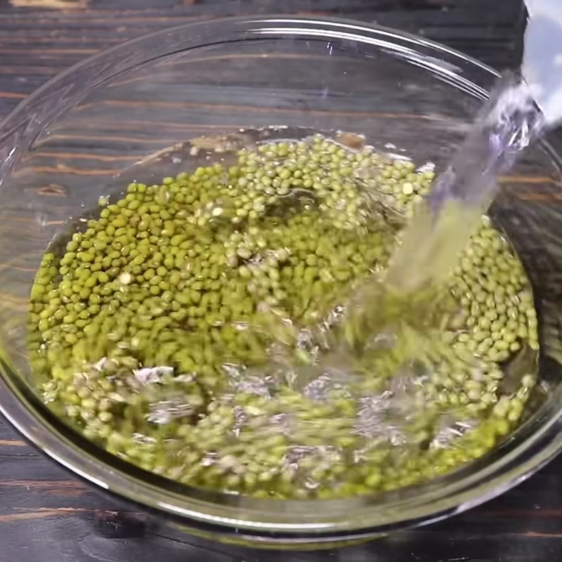 Bước 1 Sơ chế và làm đông đậu xanh Chè đậu xanh nấu đơn giản