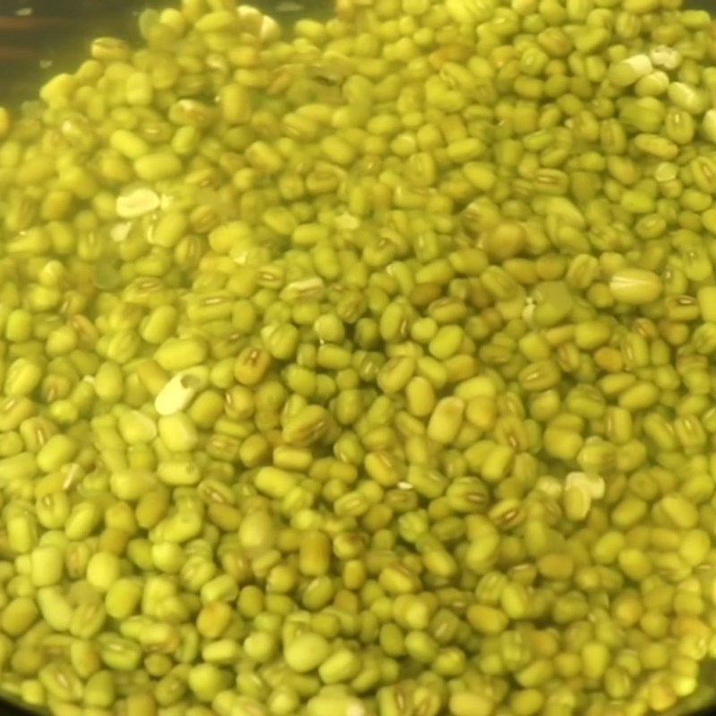 Bước 1 Sơ chế và làm đông đậu xanh Chè đậu xanh nấu đơn giản