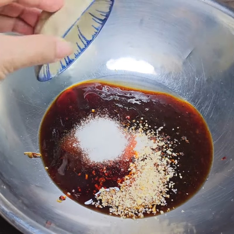 Bước 1 Sơ chế và làm hỗn hợp sốt ướp Gà nướng nguyên con