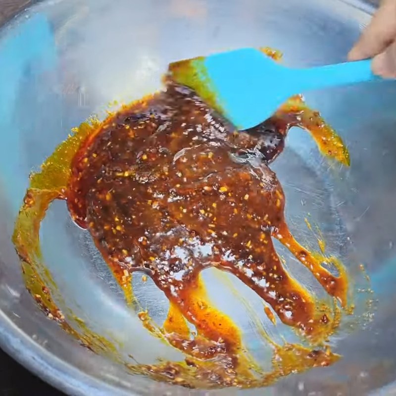 Bước 1 Sơ chế và làm hỗn hợp sốt ướp Gà nướng nguyên con