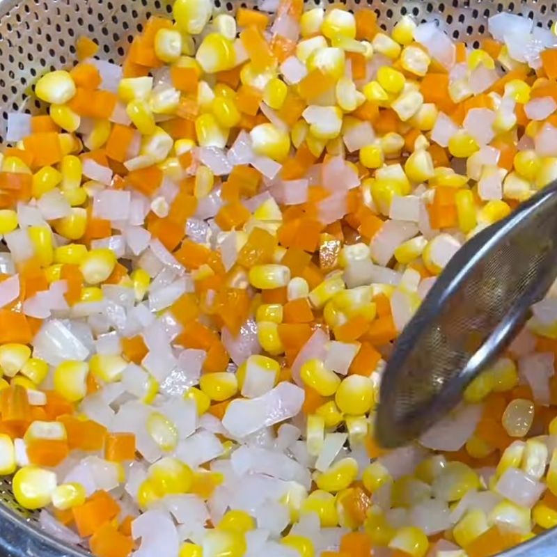 Bước 1 Sơ chế và luộc rau củ Chả giò hải sản sốt mayonnaise