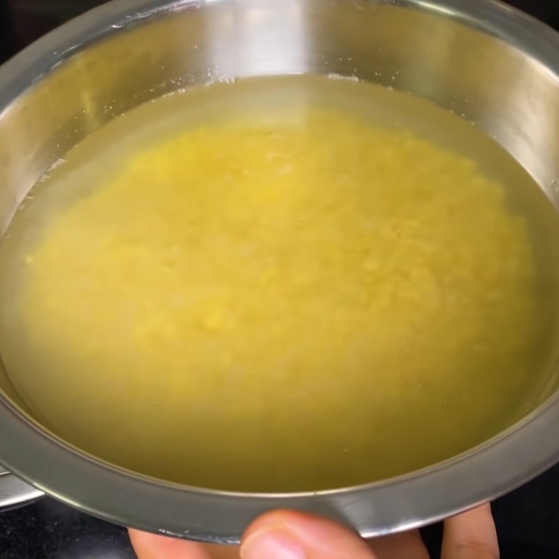 Bước 1 Sơ chế và ngâm nếp, đậu xanh Xôi đậu xanh nước cốt dừa bằng xửng hấp