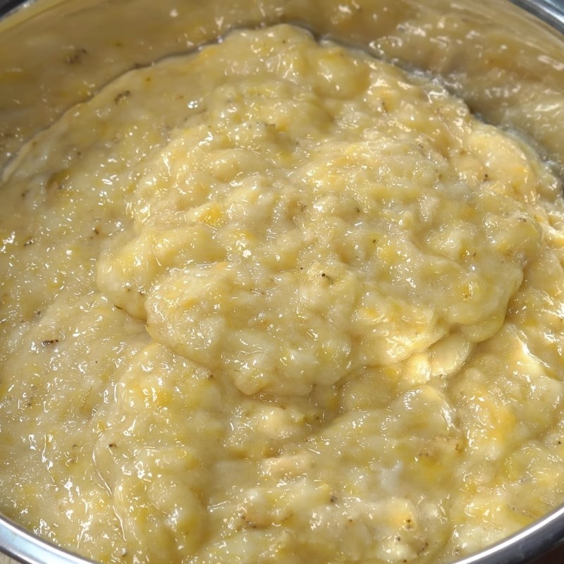 Bước 1 Sơ chế và nghiền chuối tươi Kẹo chuối tươi