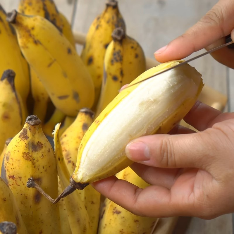 Bước 1 Sơ chế và nghiền chuối tươi Kẹo chuối tươi