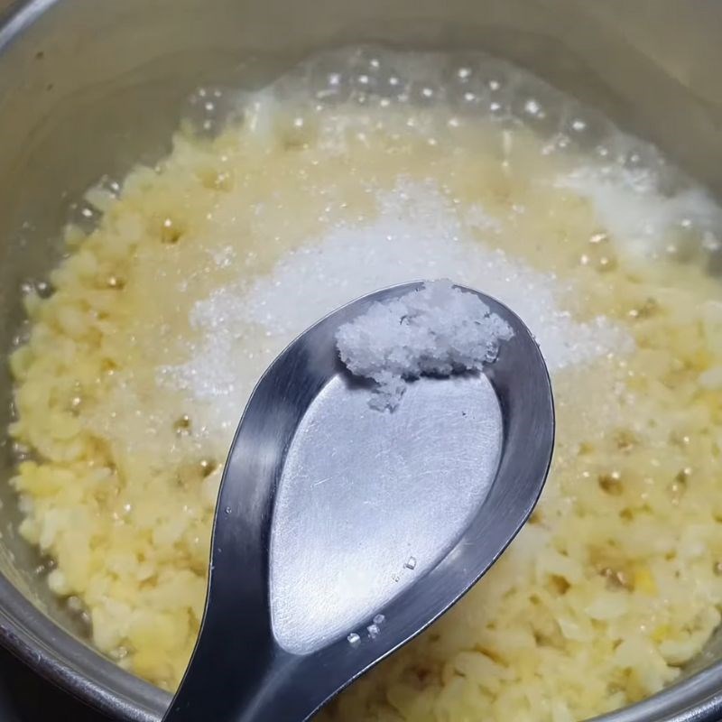 Bước 1 Sơ chế và sên nhân đậu xanh Chè trôi nước bằng bột năng