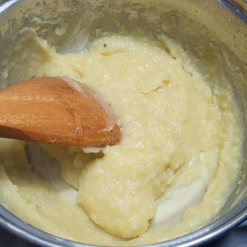 Bước 1 Sơ chế và sên nhân đậu xanh Chè trôi nước bằng bột năng