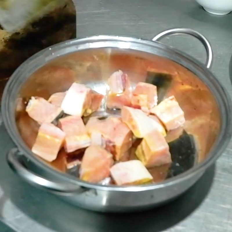 Bước 1 Sơ chế và thái cá tầm cá tầm rang muối