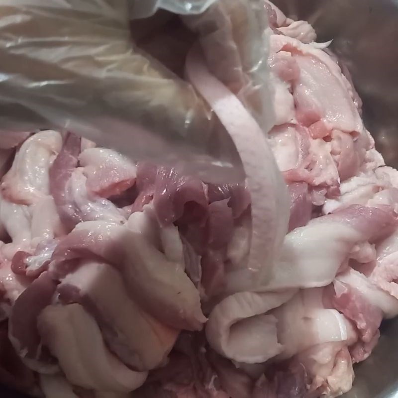 Bước 1 Sơ chế và thái thịt ba chỉ gói bánh chưng Ướp thịt gói bánh chưng