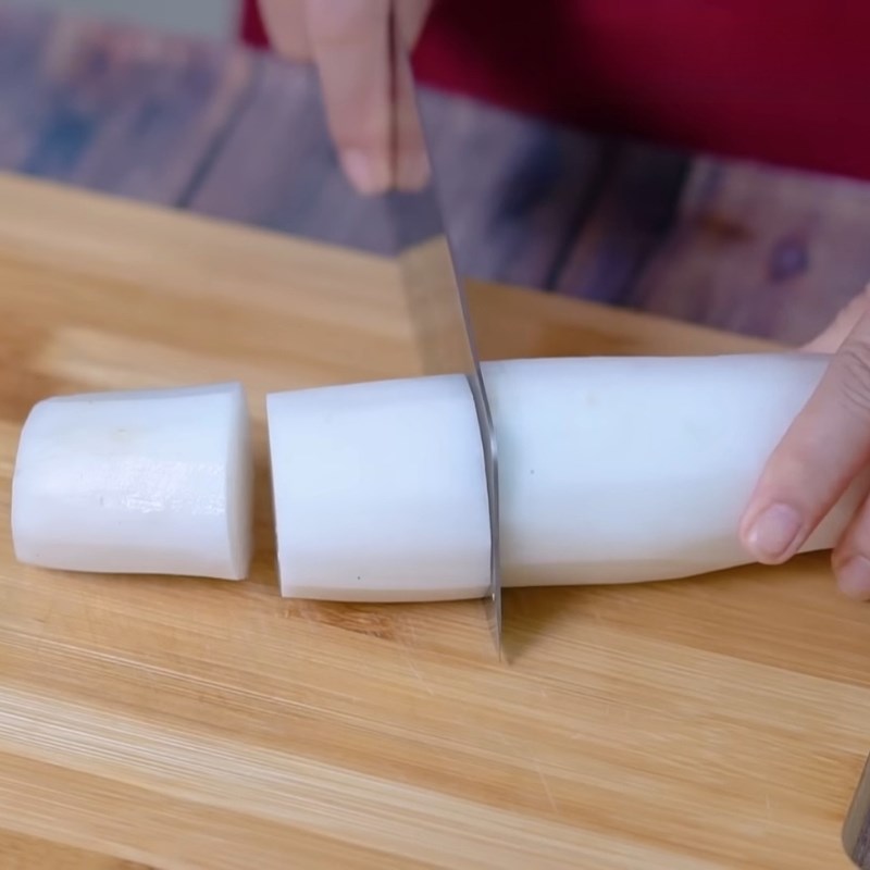 Bước 1 Sơ chế và ướp muối củ cải trắng Kim chi củ cải trắng