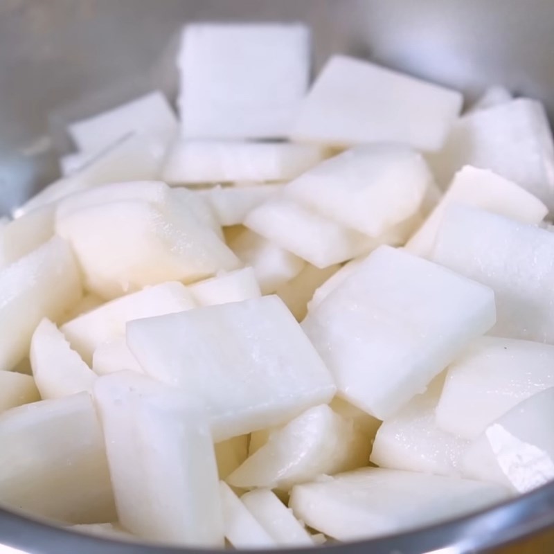 Bước 1 Sơ chế và ướp muối củ cải trắng Kim chi củ cải trắng