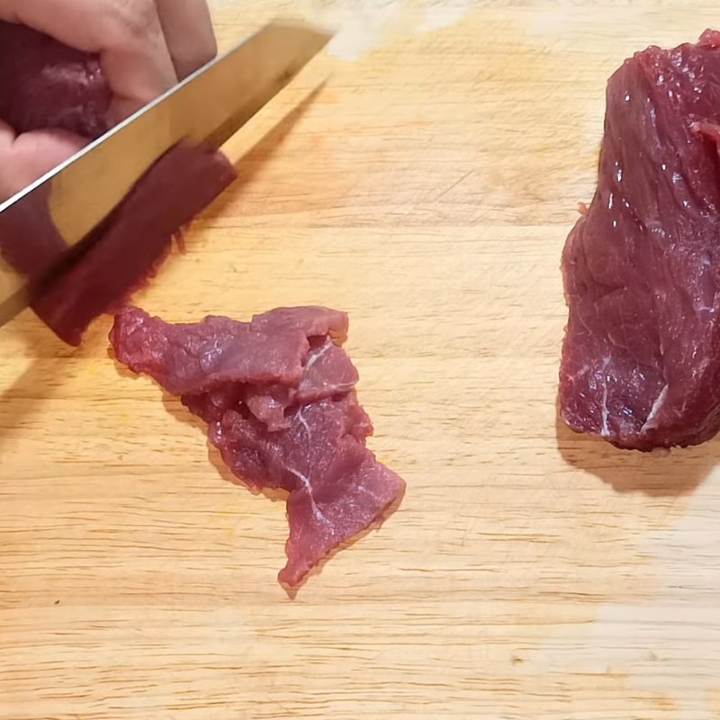 Bước 2 Sơ chế và ướp thịt bò Gỏi bò rau muống