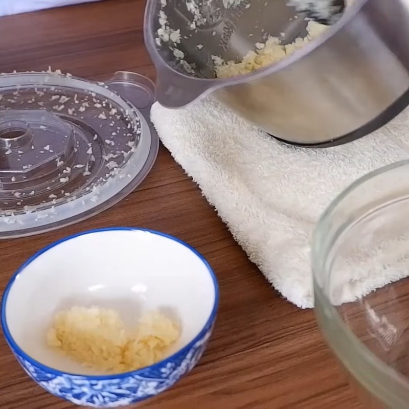 Bước 3 Sơ chế và xay gia vị nem chạo Nem chạo Ninh Bình