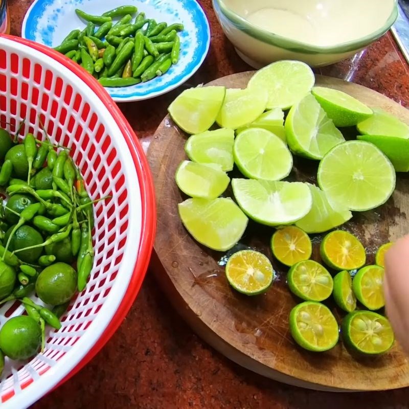 Bước 1 Sơ chế và chuẩn bị nguyên liệu Muối ớt xanh chấm gà