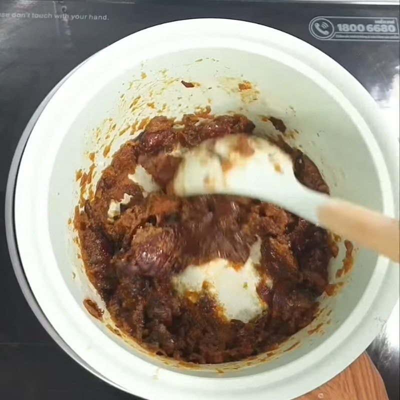 Bước 2 Tách hạt và xay nhuyễn táo đỏ Mật táo đỏ