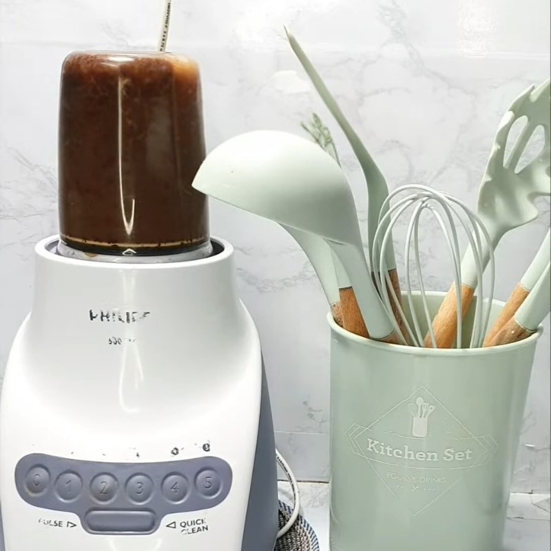 Bước 2 Tách hạt và xay nhuyễn táo đỏ Mật táo đỏ