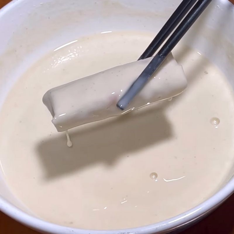 Bước 5 Tẩm bột chiên giòn Chả giò hải sản sốt mayonnaise
