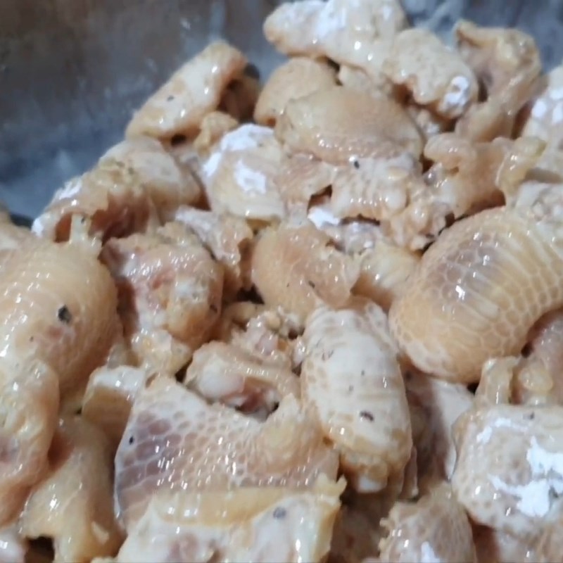 Bước 3 Tẩm ướp sụn gà Sụn gà rang muối Hong Kong