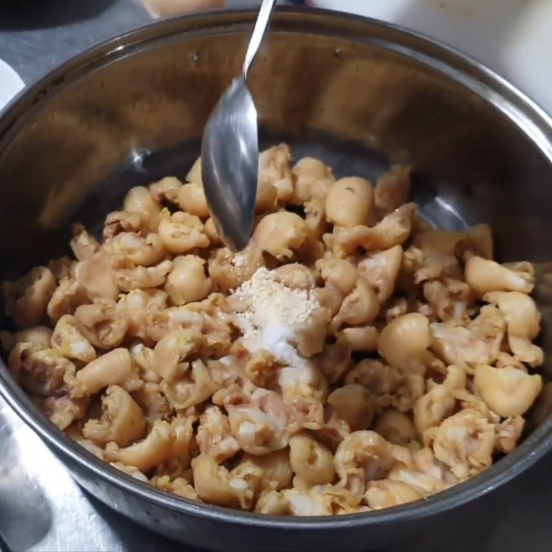 Bước 3 Tẩm ướp sụn gà Sụn gà rang muối Hong Kong