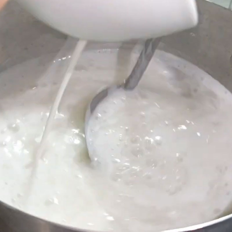 Bước 3 Tạo hỗn hợp kem dẻo mịn (Bí quyết không bị dăm đá) Kem chuối không bị đông đá