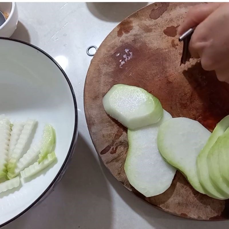 Bước 2 Thái lát su hào và cà rốt Su hào muối xổi