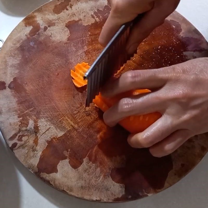 Bước 2 Thái lát su hào và cà rốt Su hào muối xổi