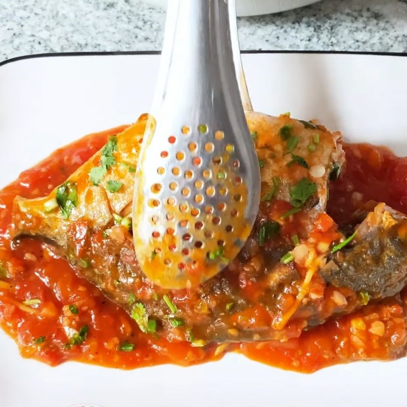 Bước 6 Thành phẩm Cá chim sốt cà chua