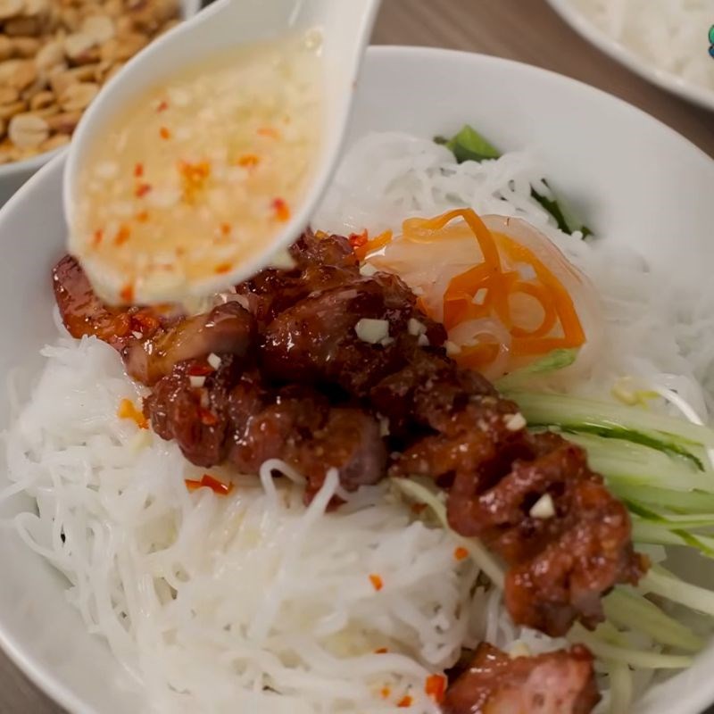 Bước 8 Thành phẩm Bún trộn thịt nướng