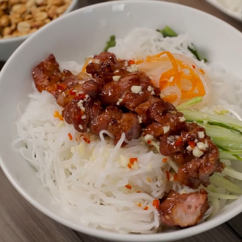 Bước 8 Thành phẩm Bún trộn thịt nướng