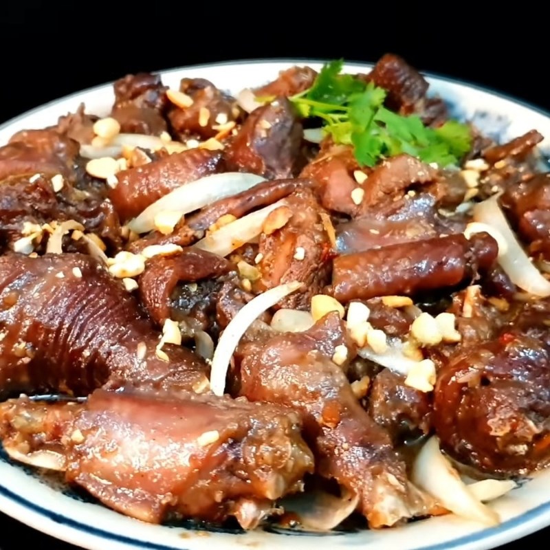 Bước 7 Thành phẩm Gà chọi xào lăn