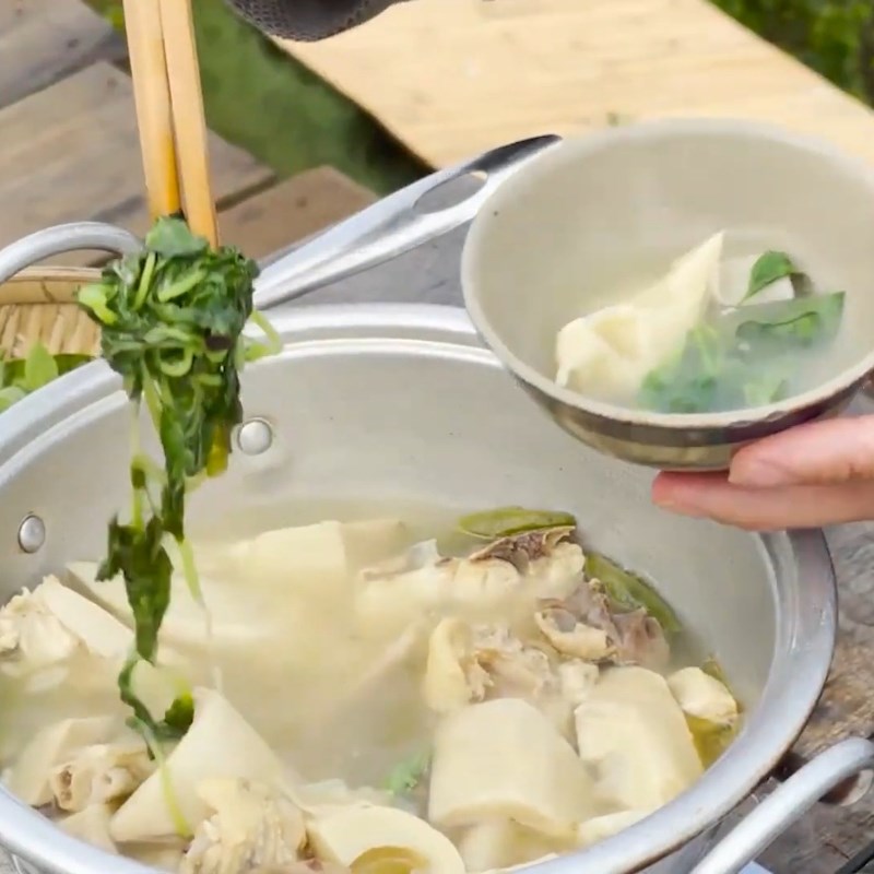 Bước 5 Thành phẩm Lẩu gà lá é Đà Lạt