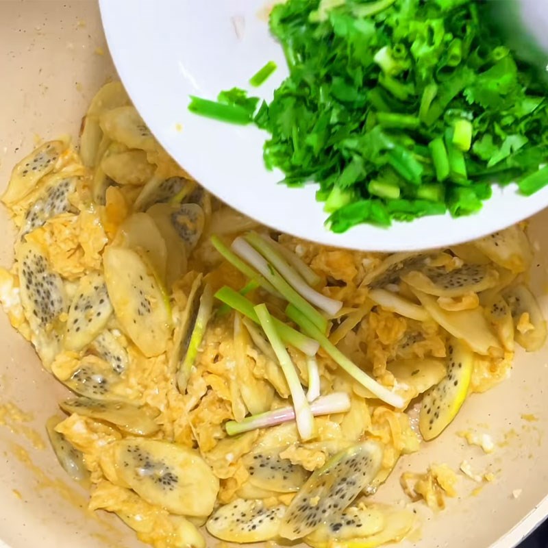 Bước 4 Thành phẩm Củ niễng xào trứng