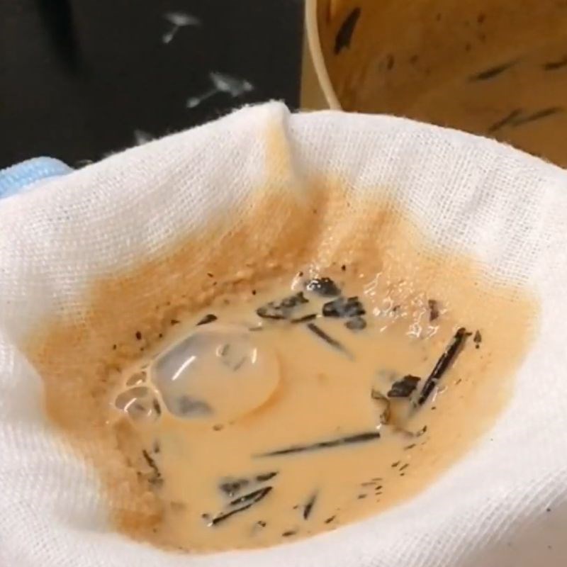 Bước 5 Lọc trà sữa và thưởng thức Trà sữa nấu bằng trà khô