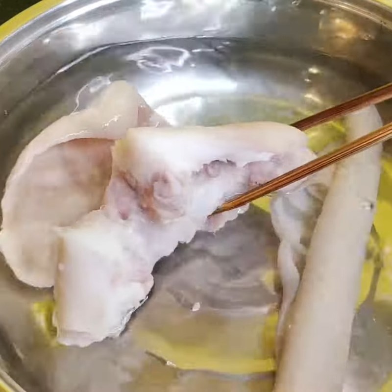 Bước 2 Trần sơ tai heo và da heo Thịt nấu đông