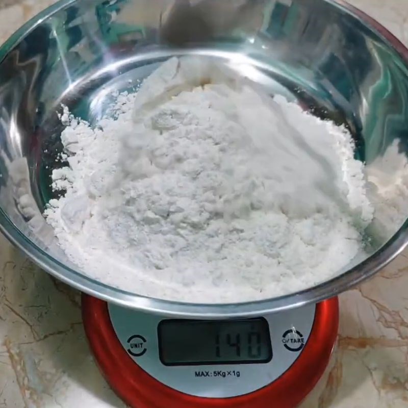 Bước 2 Trộn bột và men nở Bánh bò Cao Bằng