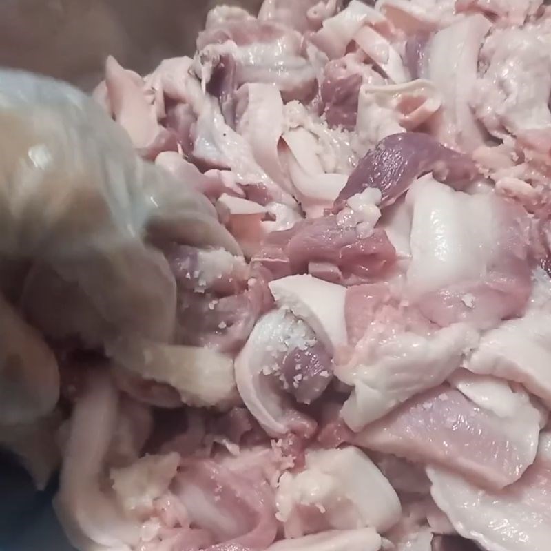 Bước 3 Trộn đều gia vị và thời gian ướp thịt Ướp thịt gói bánh chưng