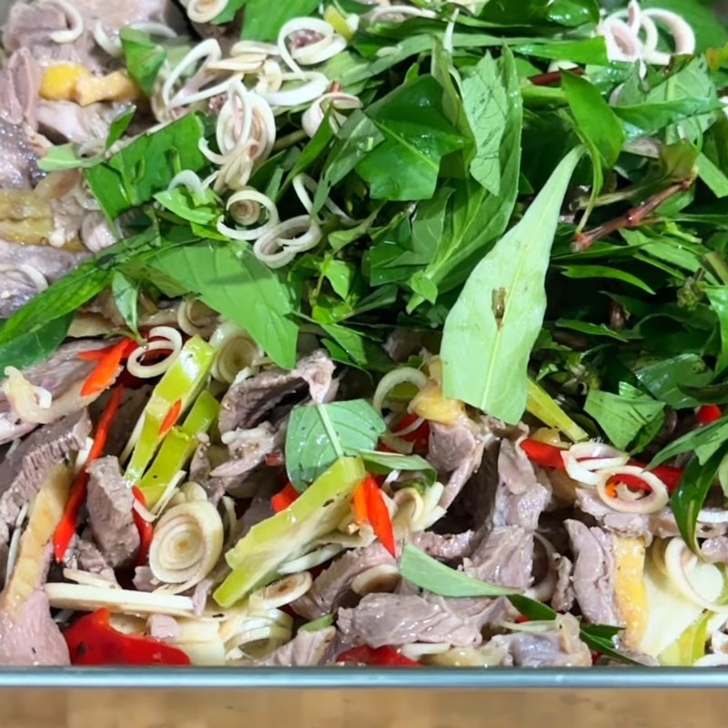 Bước 6 Trộn gỏi ngan tái chanh cùng rau thơm Ngan tái chanh