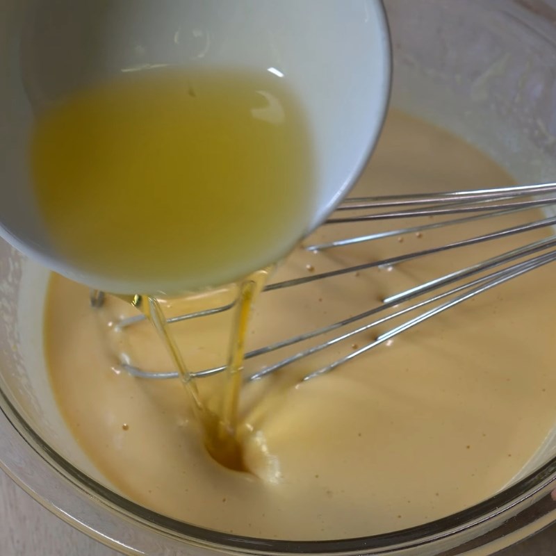 Bước 2 Trộn hỗn hợp trứng và đường Bánh chuối hấp bột mì