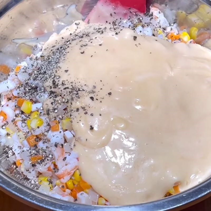 Bước 3 Trộn nhân và sốt Mayonnaise Chả giò hải sản sốt mayonnaise