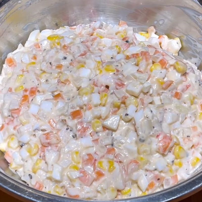 Bước 3 Trộn nhân và sốt Mayonnaise Chả giò hải sản sốt mayonnaise