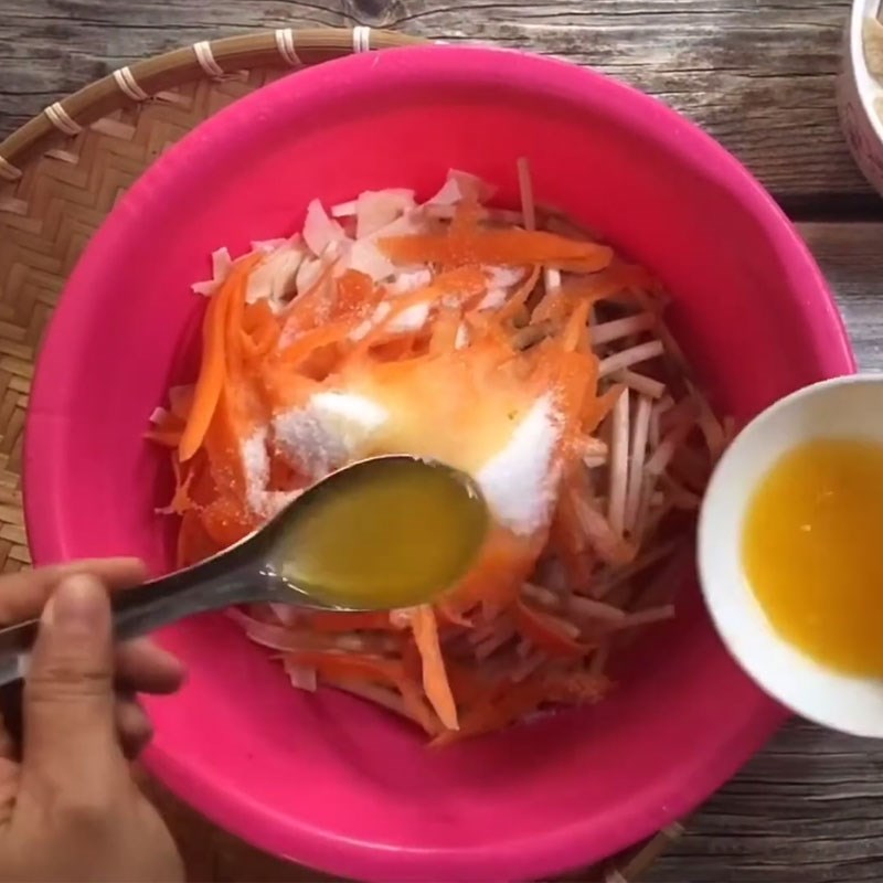 Bước 2 Trộn sơ bộ gỏi chua ngọt Gỏi củ hũ dừa chay