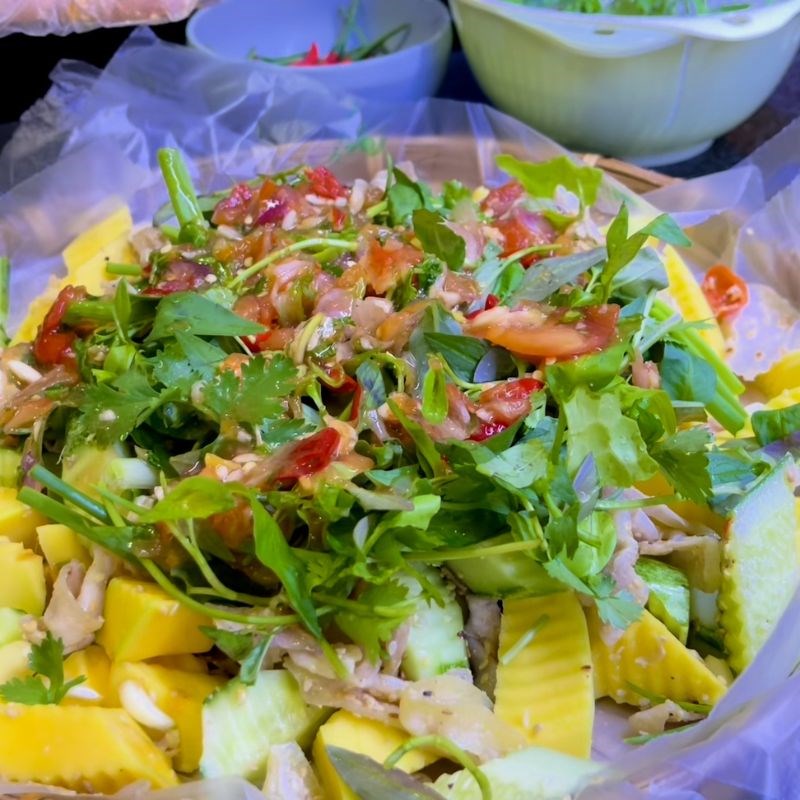 Bước 4 Trộn tré với rau củ và nước sốt thơm ngon Tré trộn