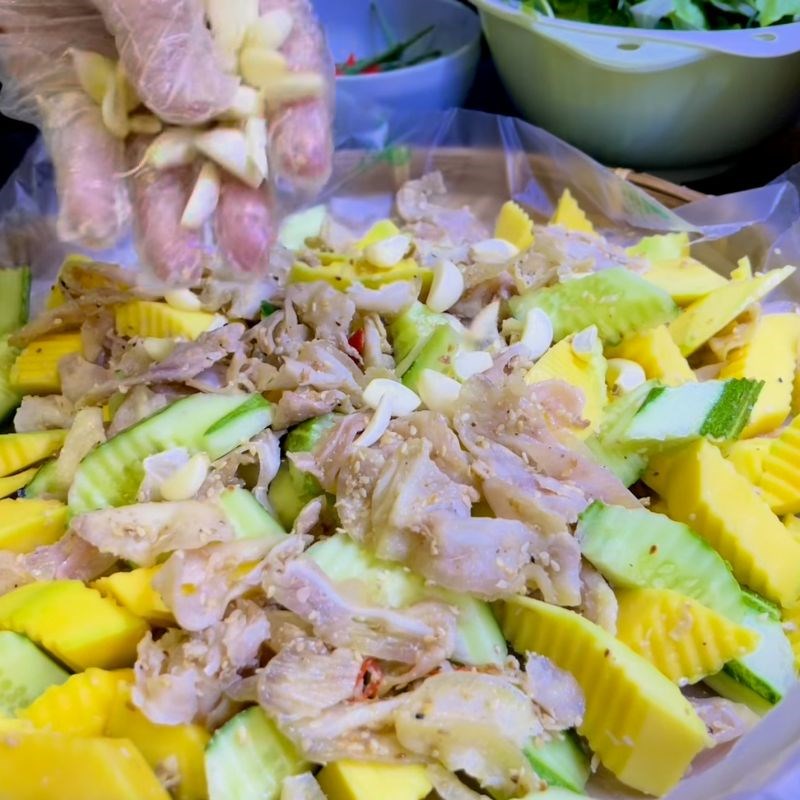 Bước 4 Trộn tré với rau củ và nước sốt thơm ngon Tré trộn