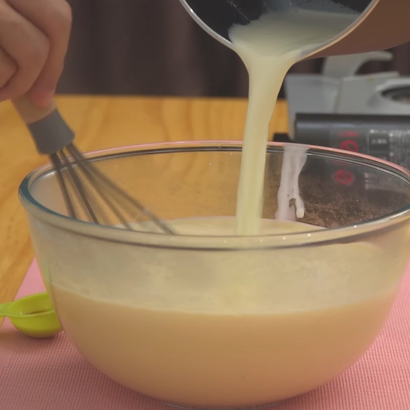 Bước 4 Trộn và lọc hỗn hợp bánh Bánh caramen