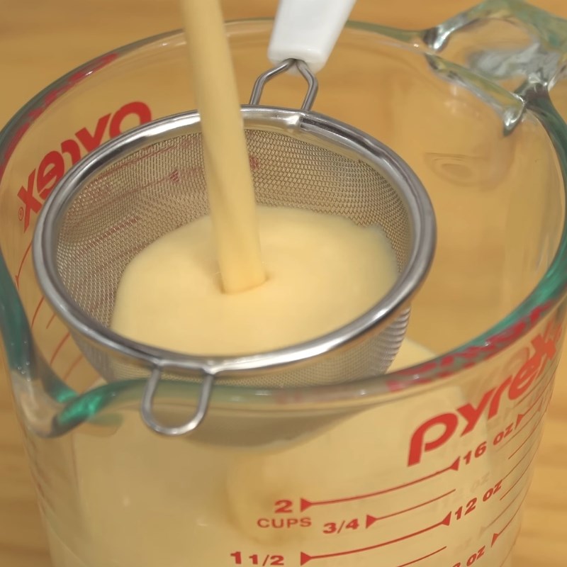 Bước 4 Trộn và lọc hỗn hợp bánh Bánh caramen