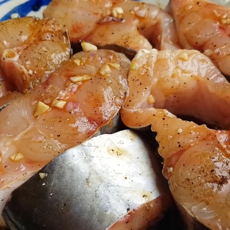 Bước 2 Ướp cá đậm đà Cá kho