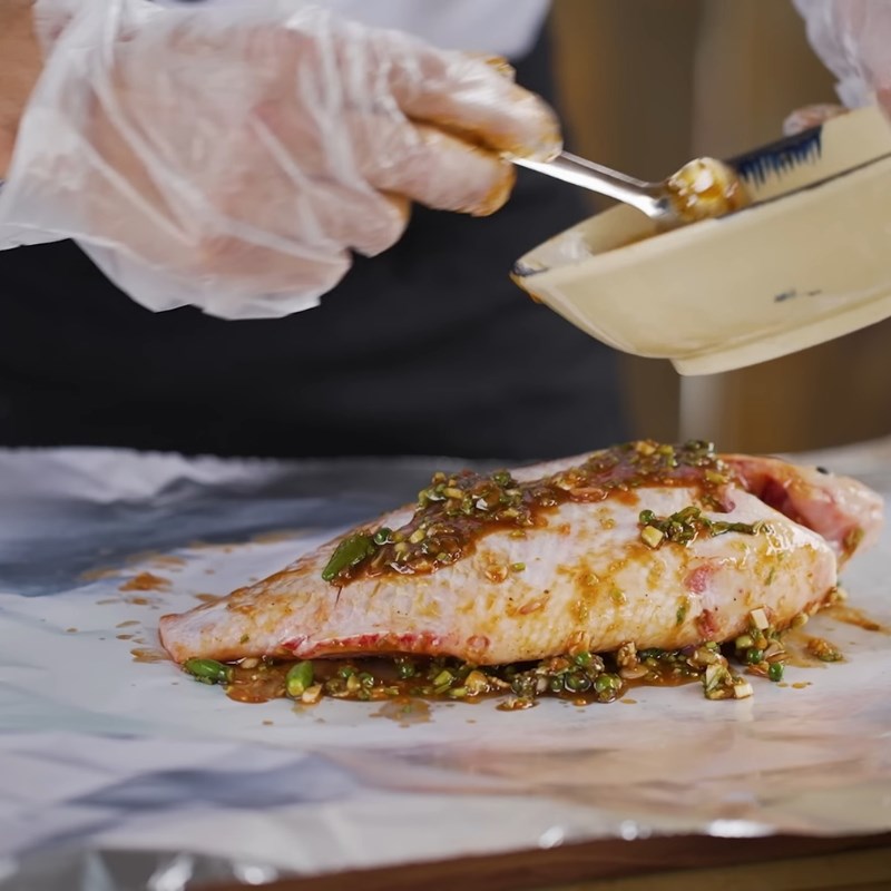 Bước 3 Ướp cá nướng giấy bạc Cá hấp giấy bạc