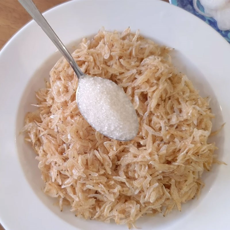 Bước 2 Ướp tép khô đậm đà Tép khô rang khế