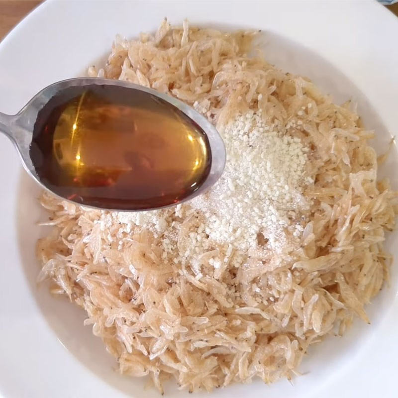 Bước 2 Ướp tép khô đậm đà Tép khô rang khế