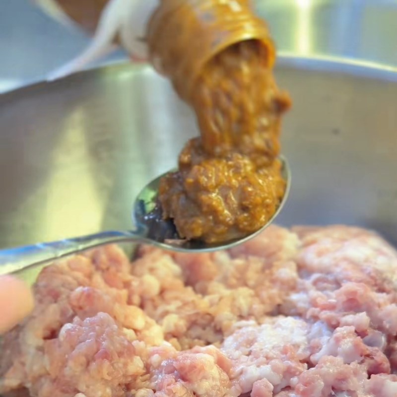 Bước 2 Ướp thịt chuẩn vị mắm tép chưng Mắm tép chưng tôm thịt