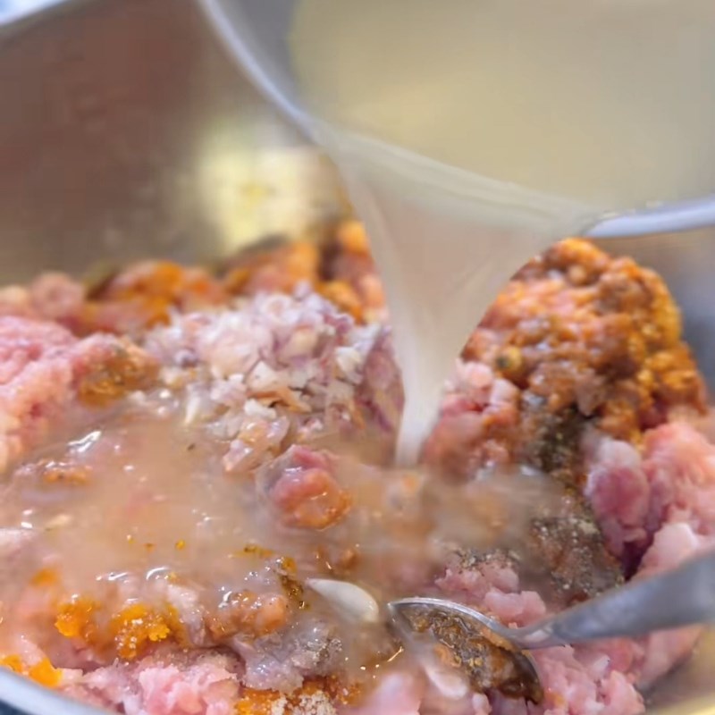 Bước 2 Ướp thịt chuẩn vị mắm tép chưng Mắm tép chưng tôm thịt